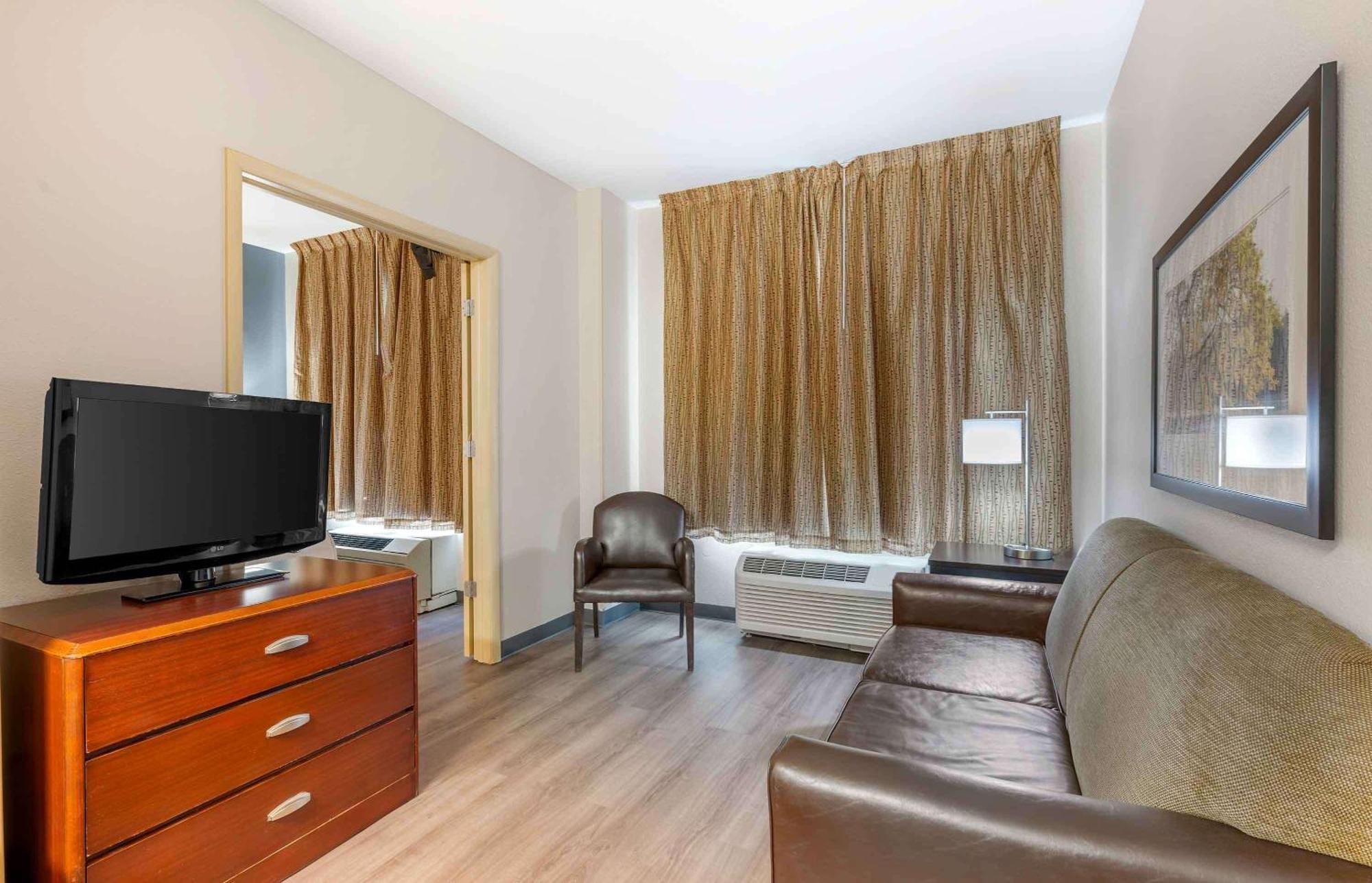 Extended Stay America Suites - Indianapolis - Airport - W Southern Ave Buitenkant foto